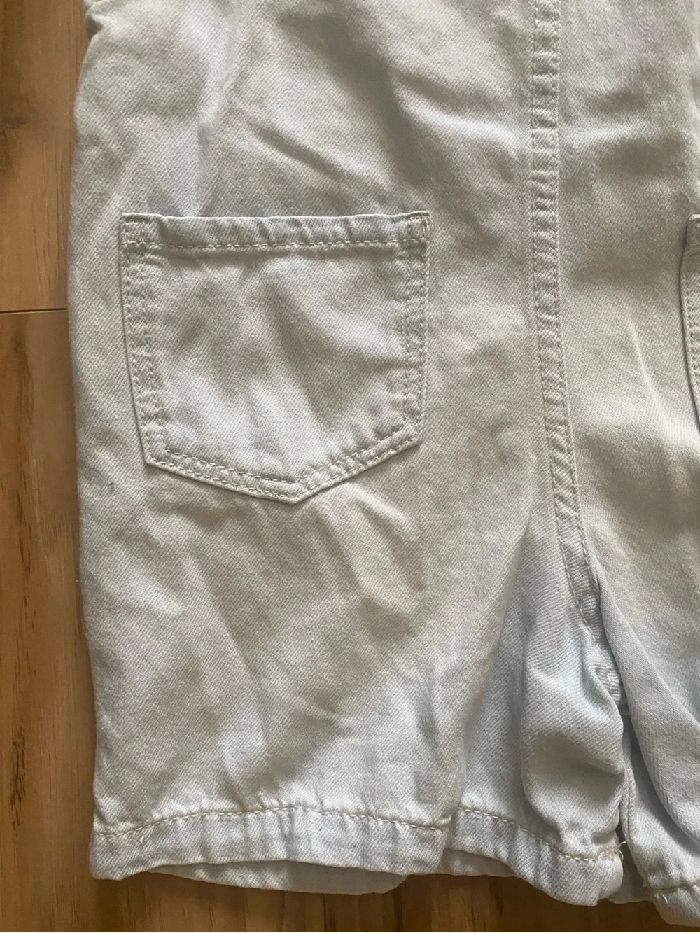 OshKosh B'gosh Light Blue Denim Shortalls with Ruffle Pockets Size 5 Toddler